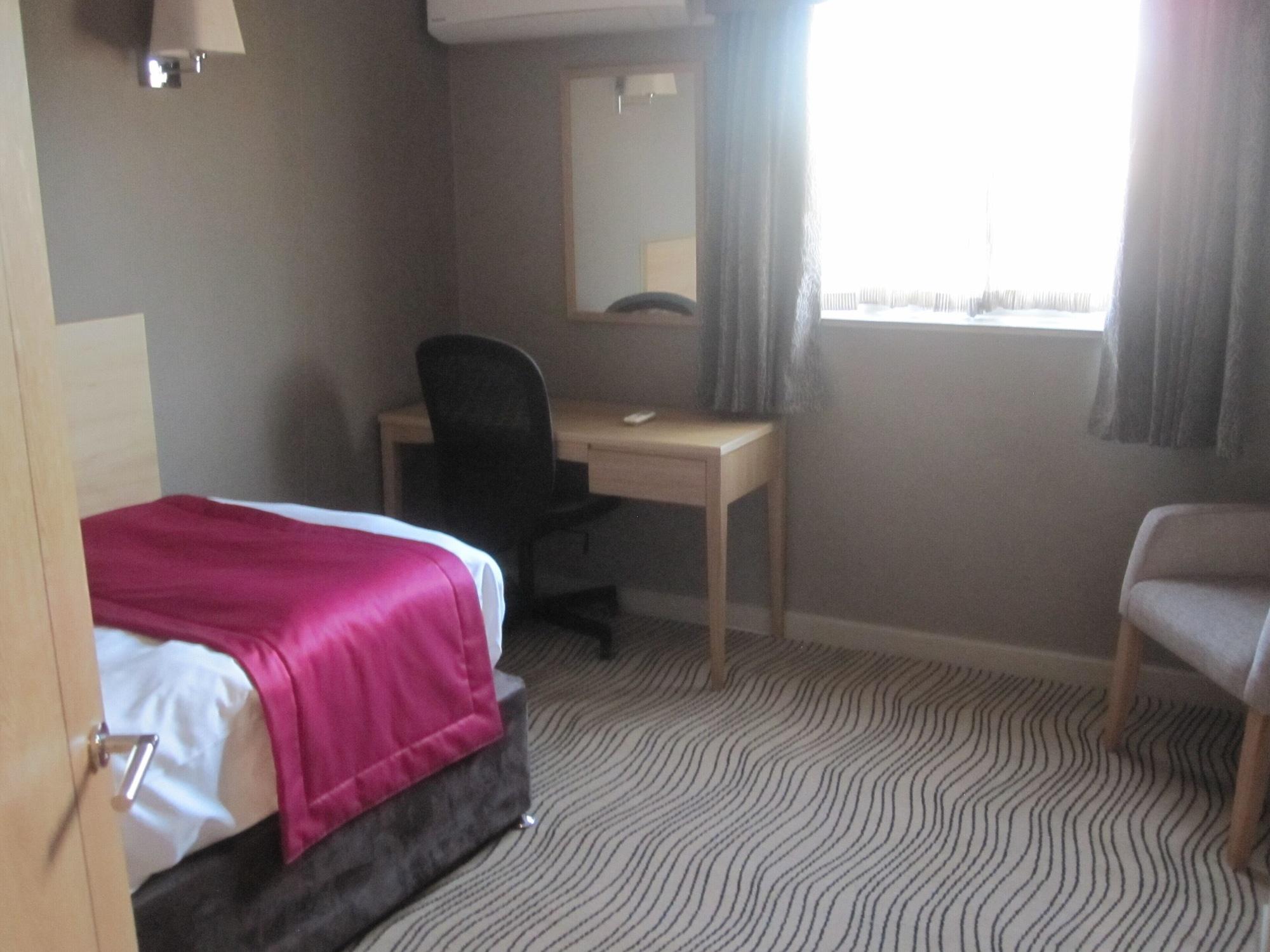 Best Western Heath Court Hotel Newmarket  Extérieur photo
