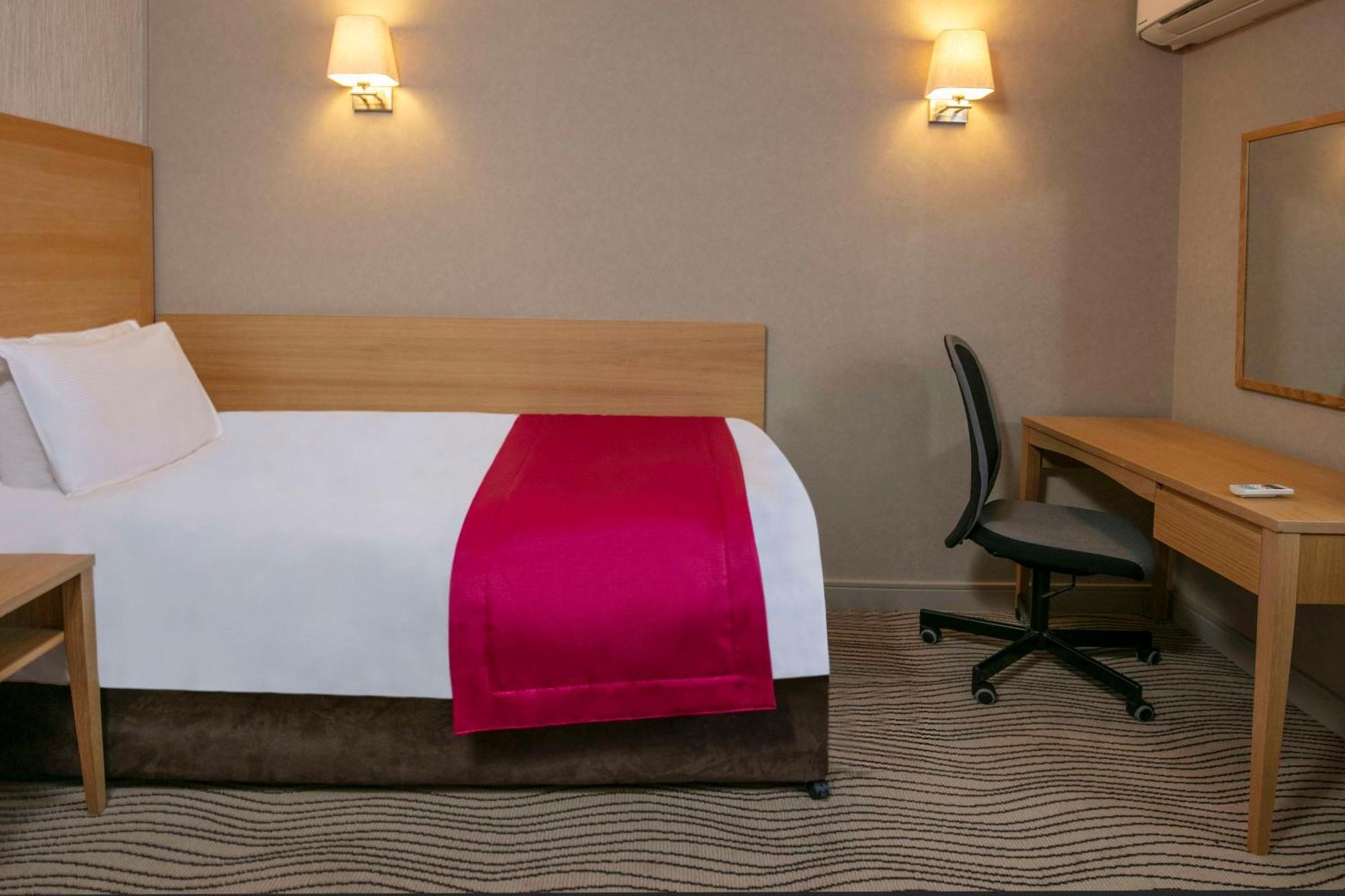 Best Western Heath Court Hotel Newmarket  Extérieur photo