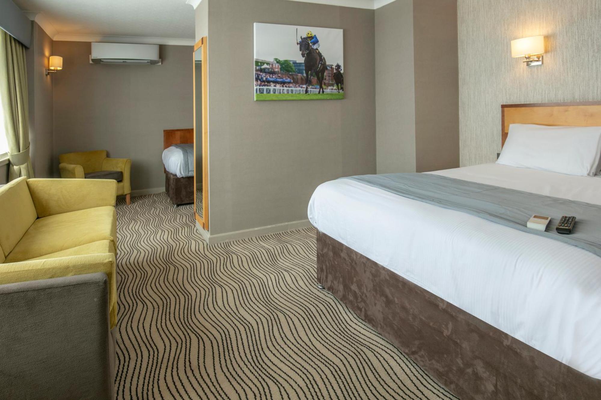 Best Western Heath Court Hotel Newmarket  Extérieur photo